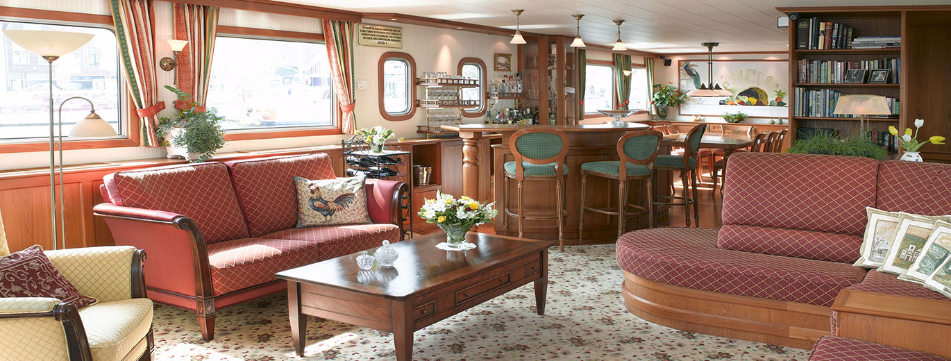 La Nouvelle Etoile Barge Lady