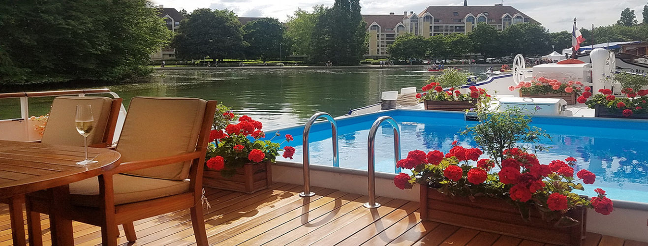 Barge Fleur de Lys Cruises in Southern Burgundy Barge Lady