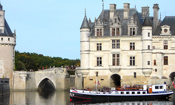 Cruise right under the Chateau de Chenonceau!wednesday image