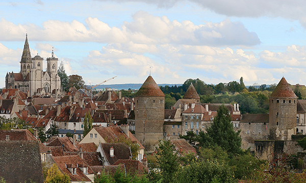 A Burgundian Backdrop for Birds of Preymonday image