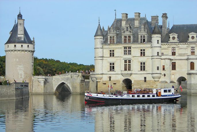 loire-valley-river-barge