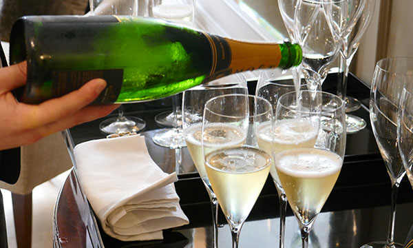 Champagne Tasting in Elegant Epernaymonday image