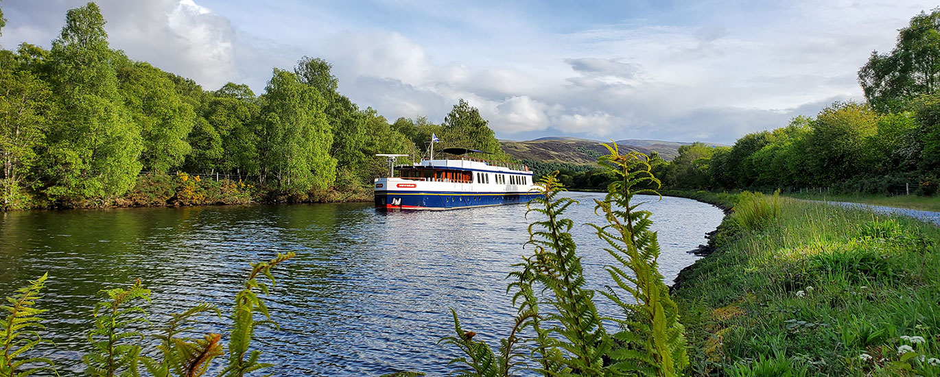 Hotel barge Spirit of Scotland cruises the Caledonian Canal 