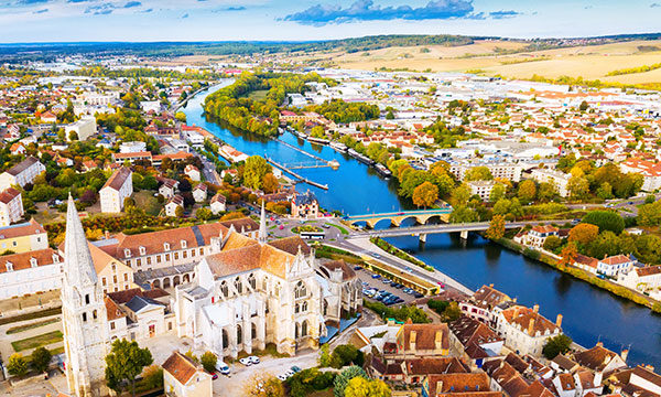 Explore Historic Auxerrefriday image